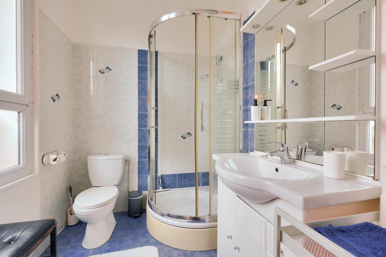Pour 4 Personnes A Bagneux Apartment